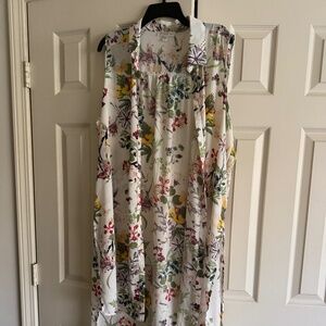 Long Flowered Tunic Blouse with side slits size 1x